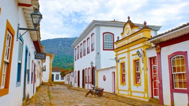 TIRADENTES + BICHINHOS - MG - BATE E VOLTA